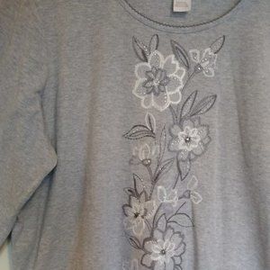 NWT Lady's Alfred Dunner Gray Floral Top With Lots of Bling. Size XL